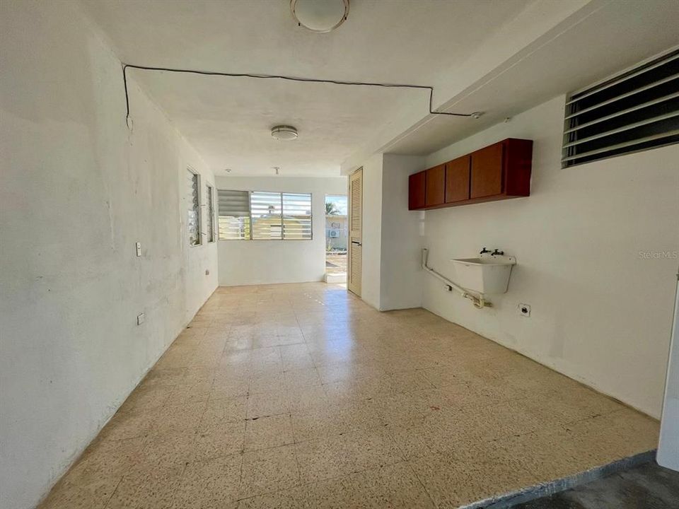 For Sale: $174,500 (3 beds, 1 baths, 1322 Square Feet)