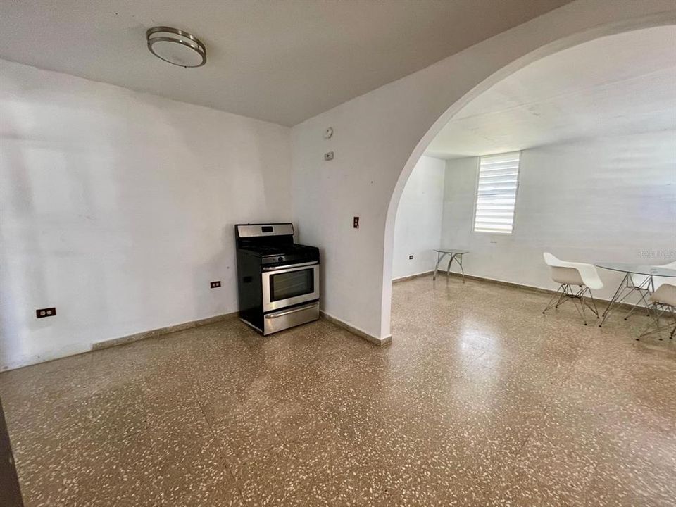 For Sale: $174,500 (3 beds, 1 baths, 1322 Square Feet)