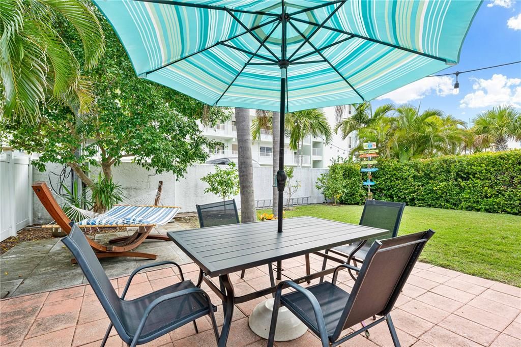 На продажу: $1,495,000 (4 спален, 2 ванн, 1249 Квадратных фут)