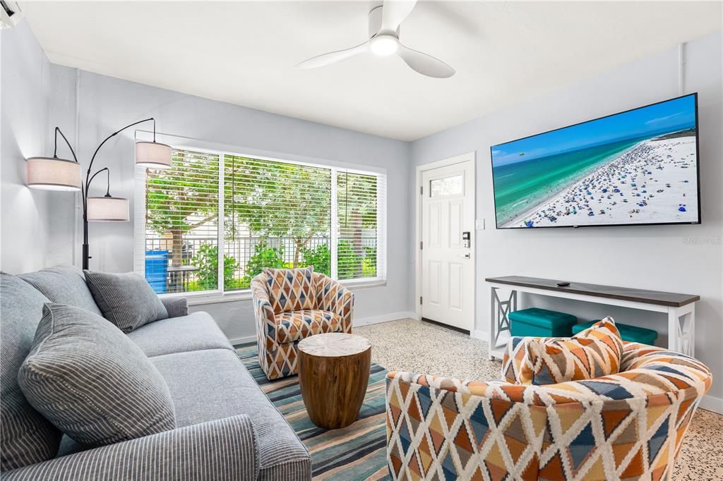 На продажу: $1,495,000 (4 спален, 2 ванн, 1249 Квадратных фут)