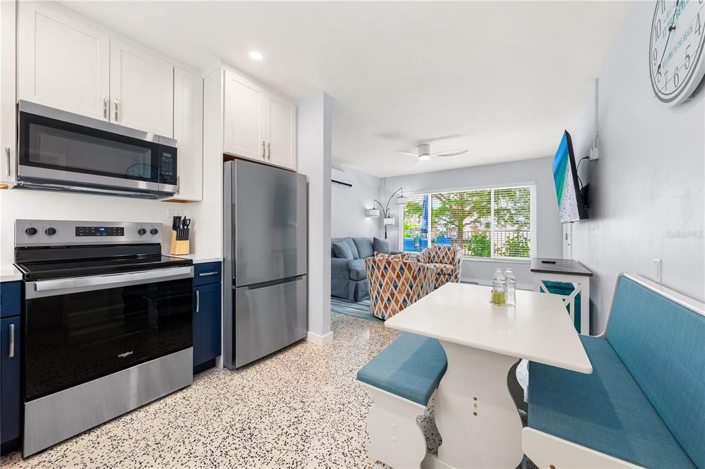 На продажу: $1,495,000 (4 спален, 2 ванн, 1249 Квадратных фут)