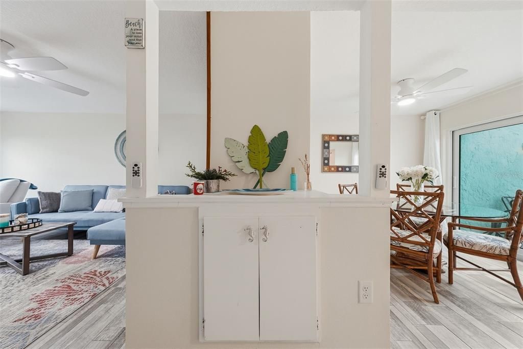 For Sale: $375,000 (2 beds, 2 baths, 1040 Square Feet)