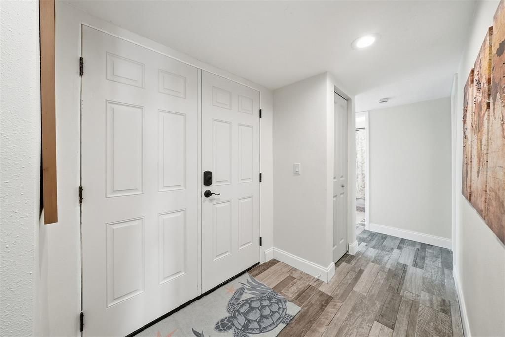 For Sale: $375,000 (2 beds, 2 baths, 1040 Square Feet)