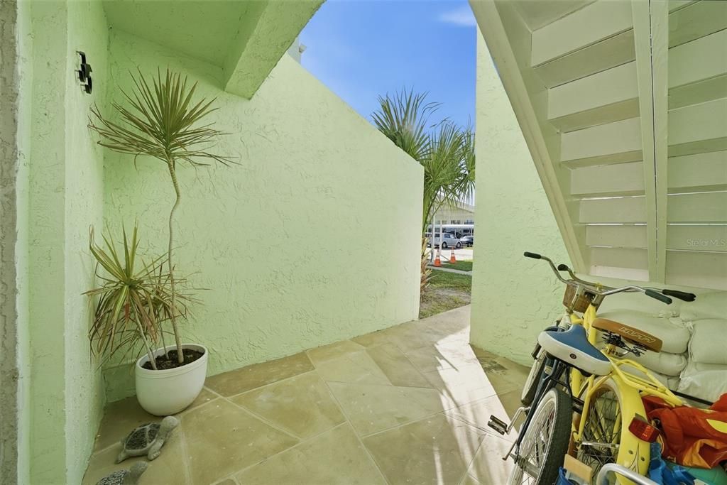 For Sale: $375,000 (2 beds, 2 baths, 1040 Square Feet)