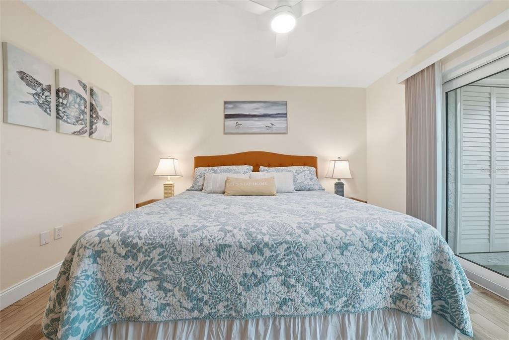 For Sale: $375,000 (2 beds, 2 baths, 1040 Square Feet)