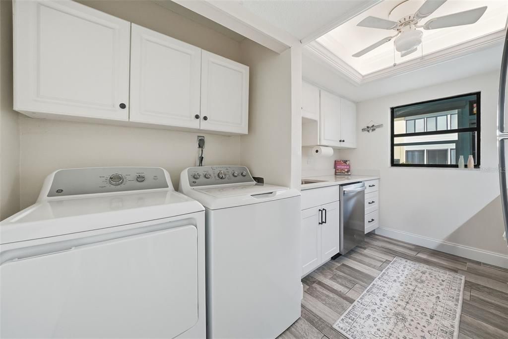 For Sale: $375,000 (2 beds, 2 baths, 1040 Square Feet)