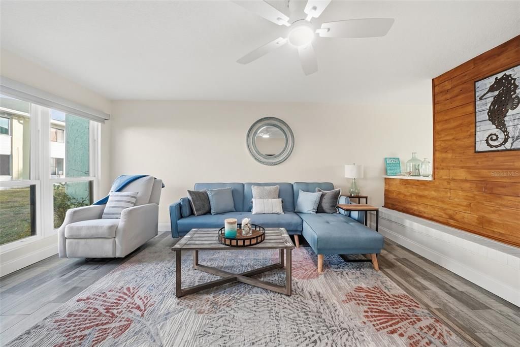 For Sale: $375,000 (2 beds, 2 baths, 1040 Square Feet)