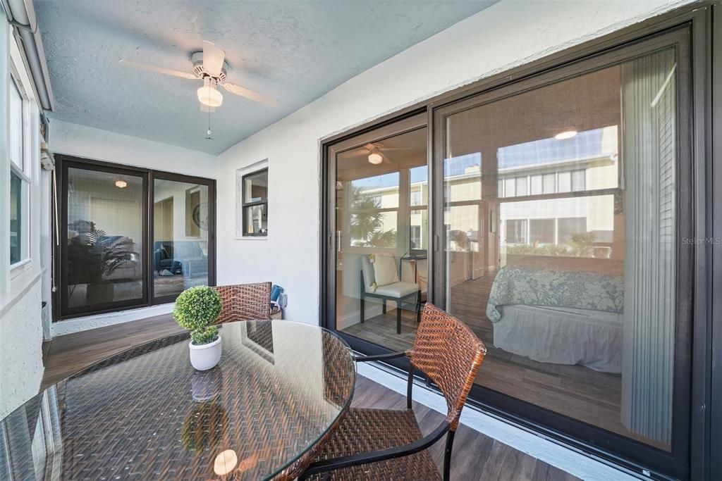 For Sale: $375,000 (2 beds, 2 baths, 1040 Square Feet)