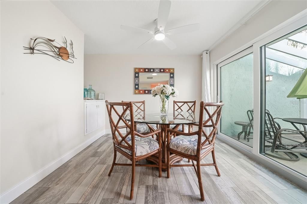 For Sale: $375,000 (2 beds, 2 baths, 1040 Square Feet)