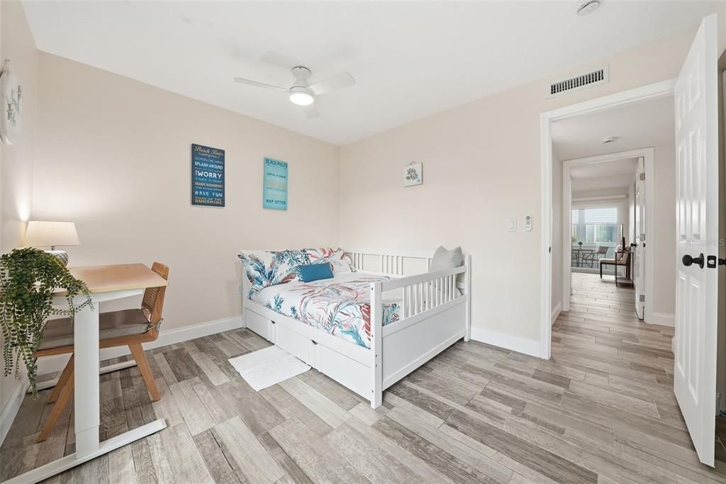 For Sale: $375,000 (2 beds, 2 baths, 1040 Square Feet)