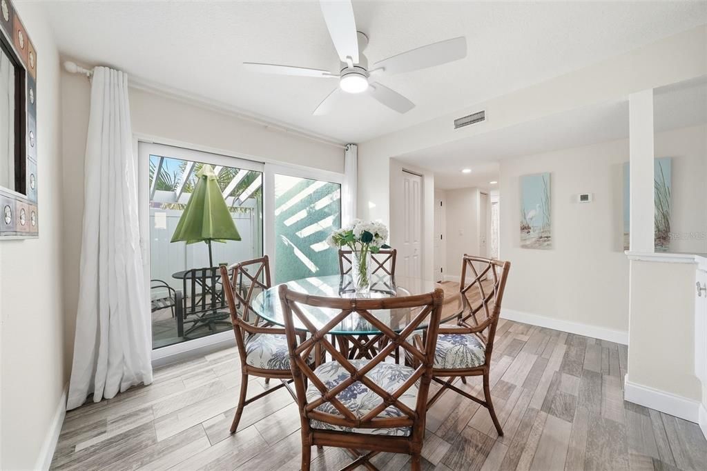 For Sale: $375,000 (2 beds, 2 baths, 1040 Square Feet)