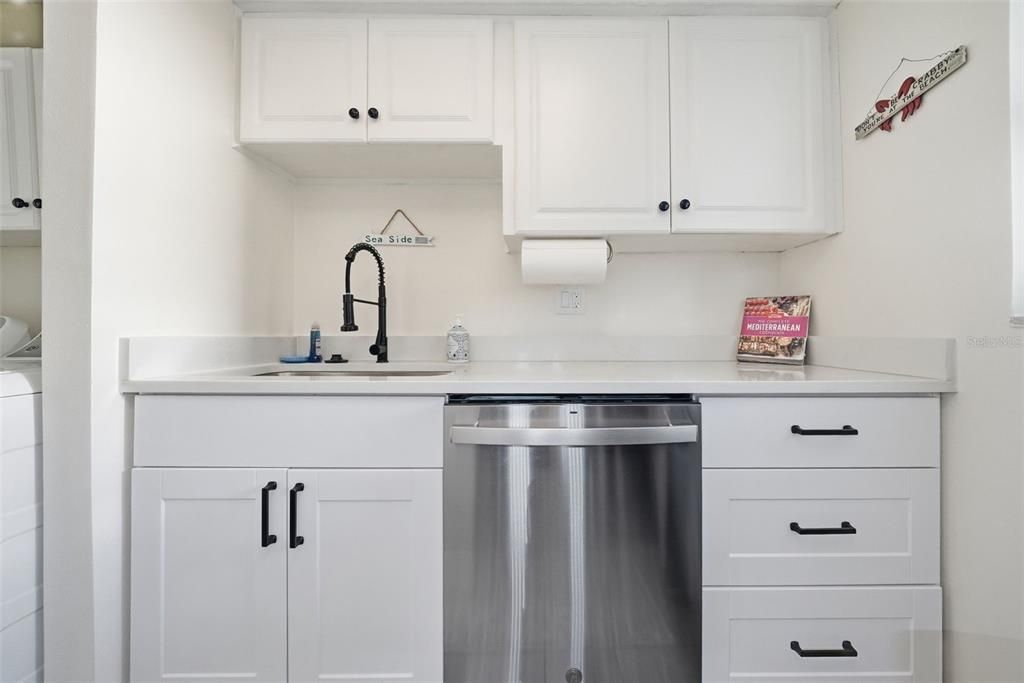 For Sale: $375,000 (2 beds, 2 baths, 1040 Square Feet)