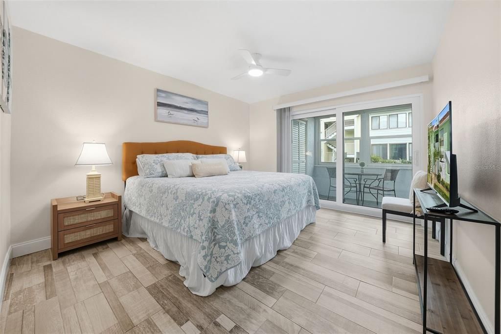 For Sale: $375,000 (2 beds, 2 baths, 1040 Square Feet)