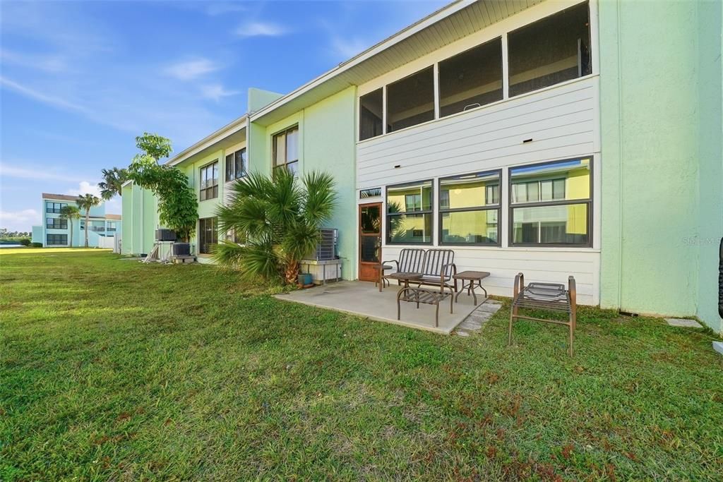 For Sale: $375,000 (2 beds, 2 baths, 1040 Square Feet)