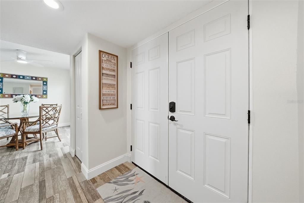 For Sale: $375,000 (2 beds, 2 baths, 1040 Square Feet)