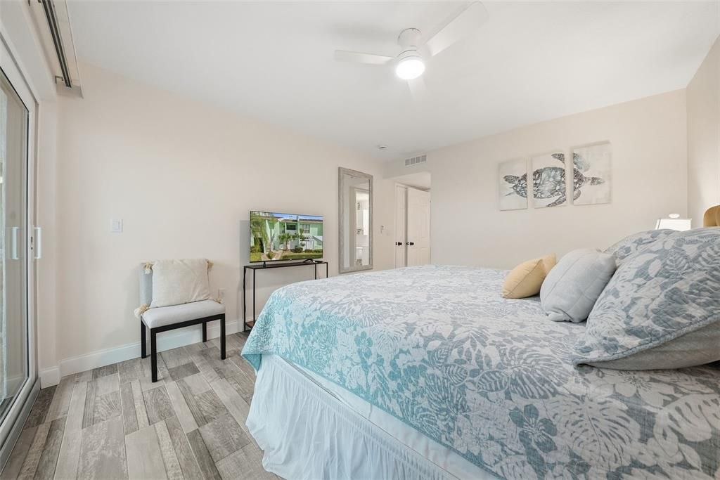 For Sale: $375,000 (2 beds, 2 baths, 1040 Square Feet)