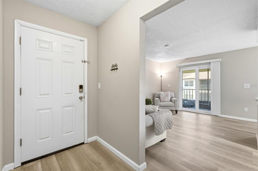 На продажу: $148,000 (2 спален, 2 ванн, 922 Квадратных фут)