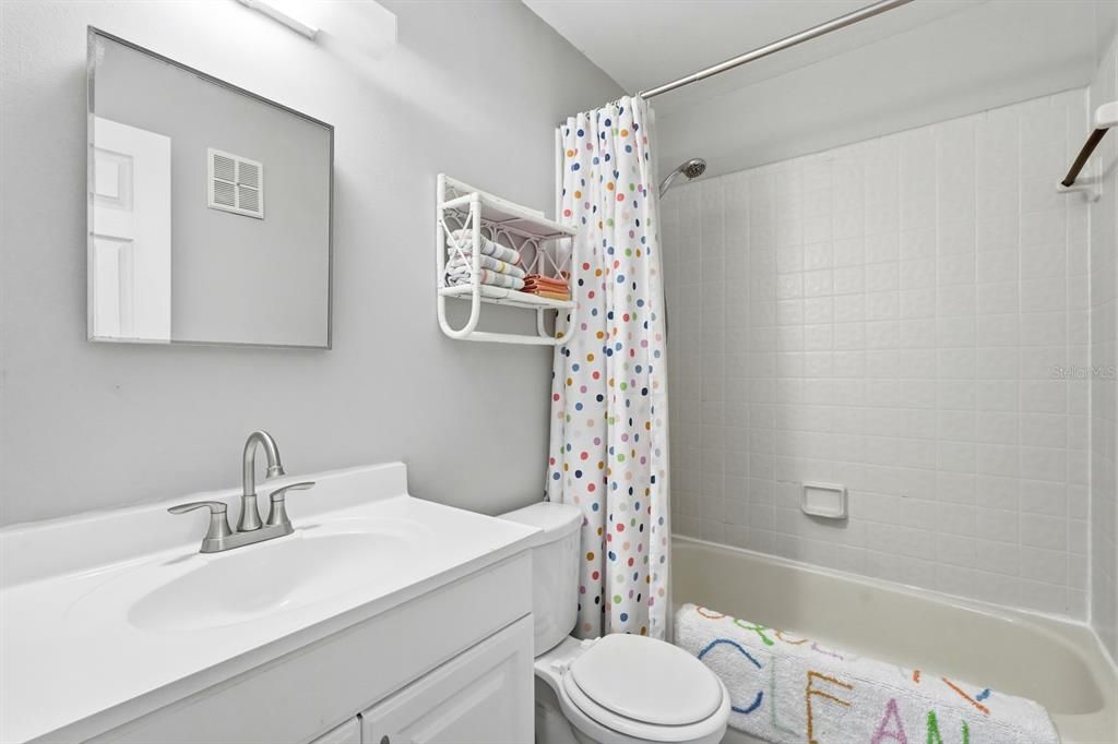 На продажу: $148,000 (2 спален, 2 ванн, 922 Квадратных фут)