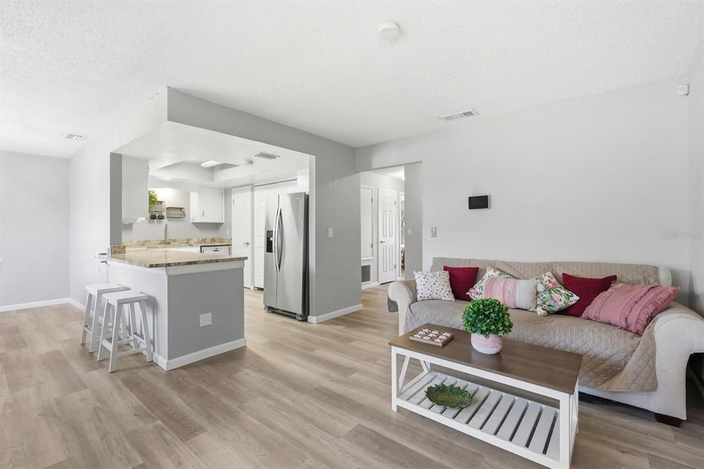 На продажу: $148,000 (2 спален, 2 ванн, 922 Квадратных фут)