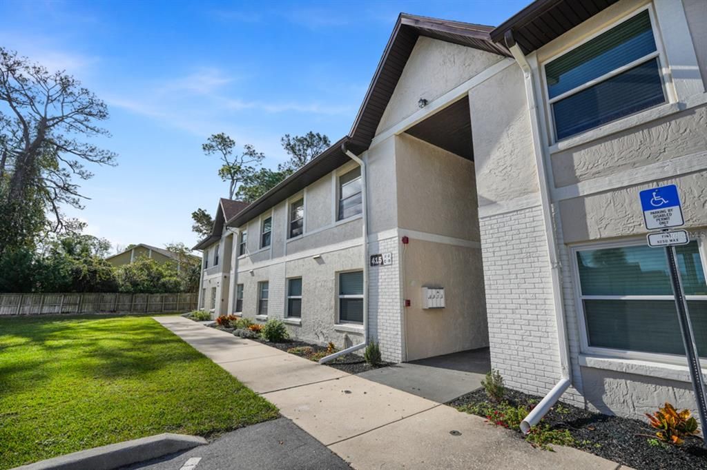 На продажу: $148,000 (2 спален, 2 ванн, 922 Квадратных фут)