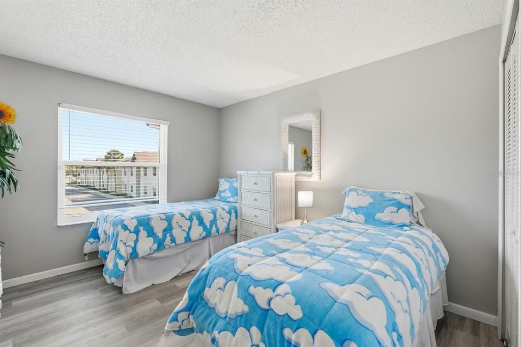 На продажу: $148,000 (2 спален, 2 ванн, 922 Квадратных фут)