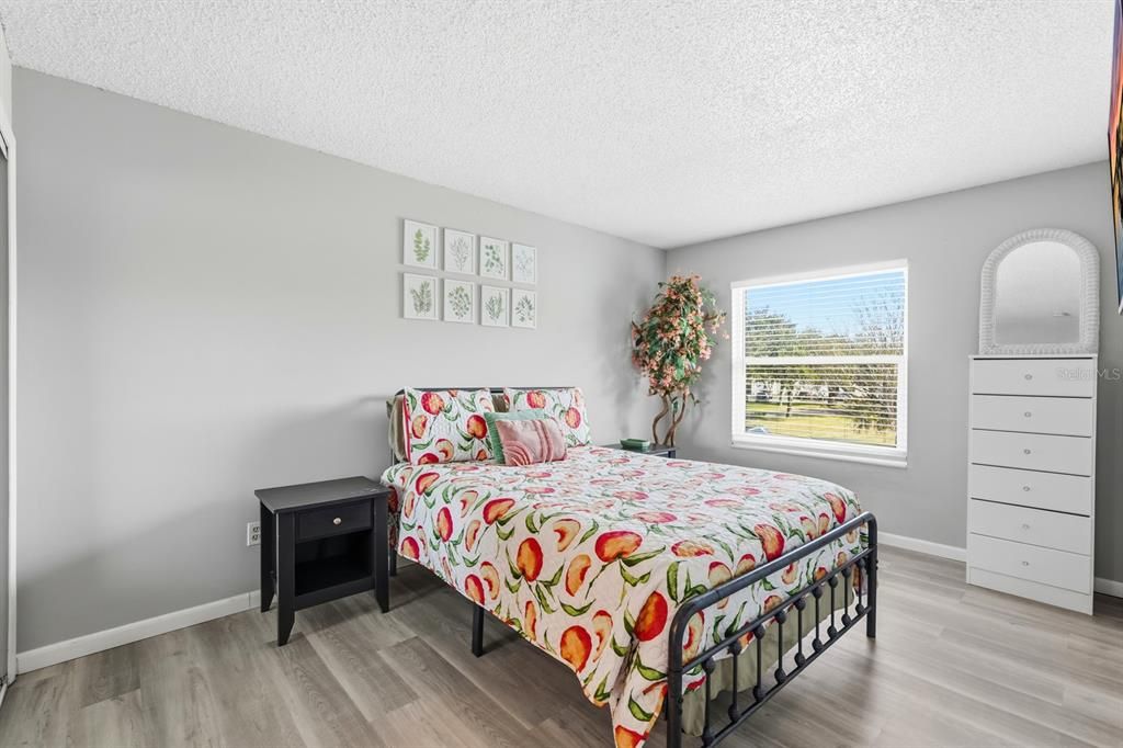 На продажу: $148,000 (2 спален, 2 ванн, 922 Квадратных фут)