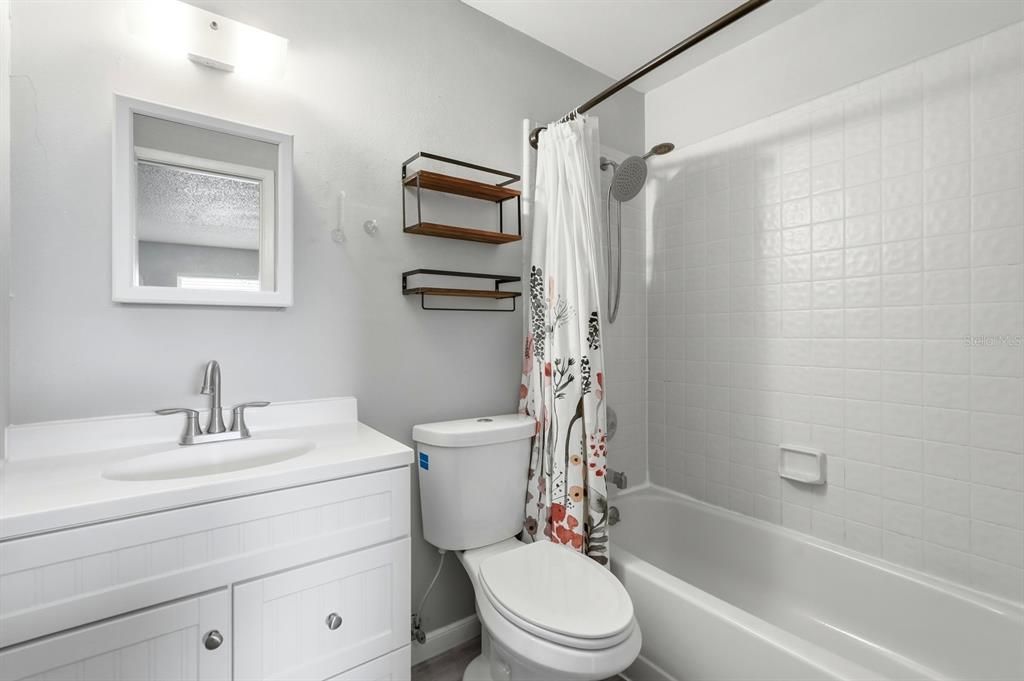 На продажу: $148,000 (2 спален, 2 ванн, 922 Квадратных фут)