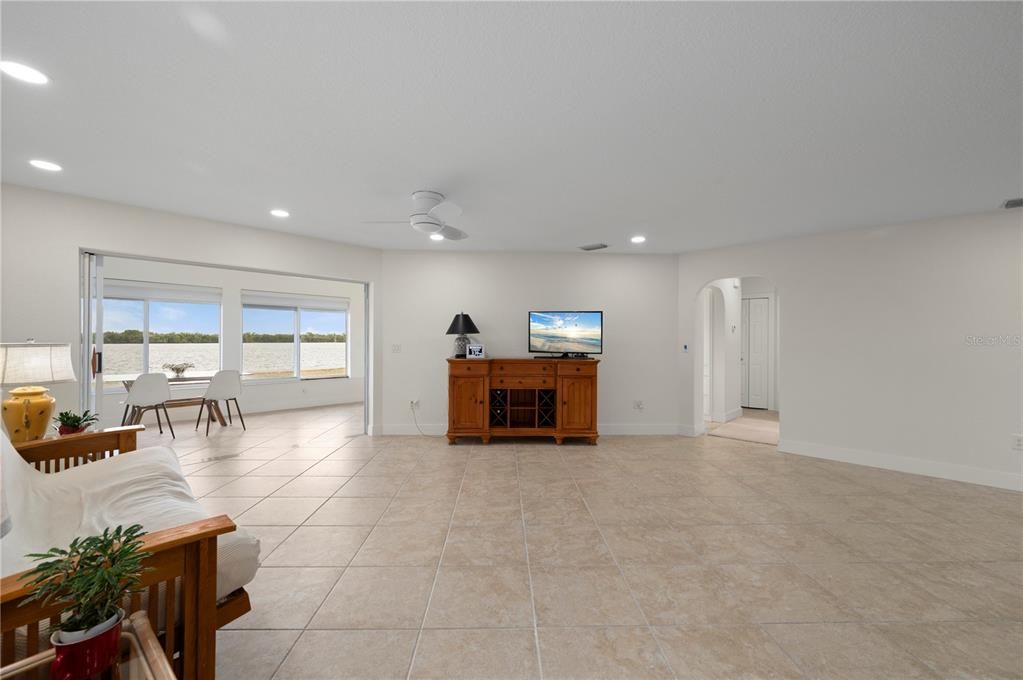 For Sale: $685,000 (3 beds, 2 baths, 1934 Square Feet)