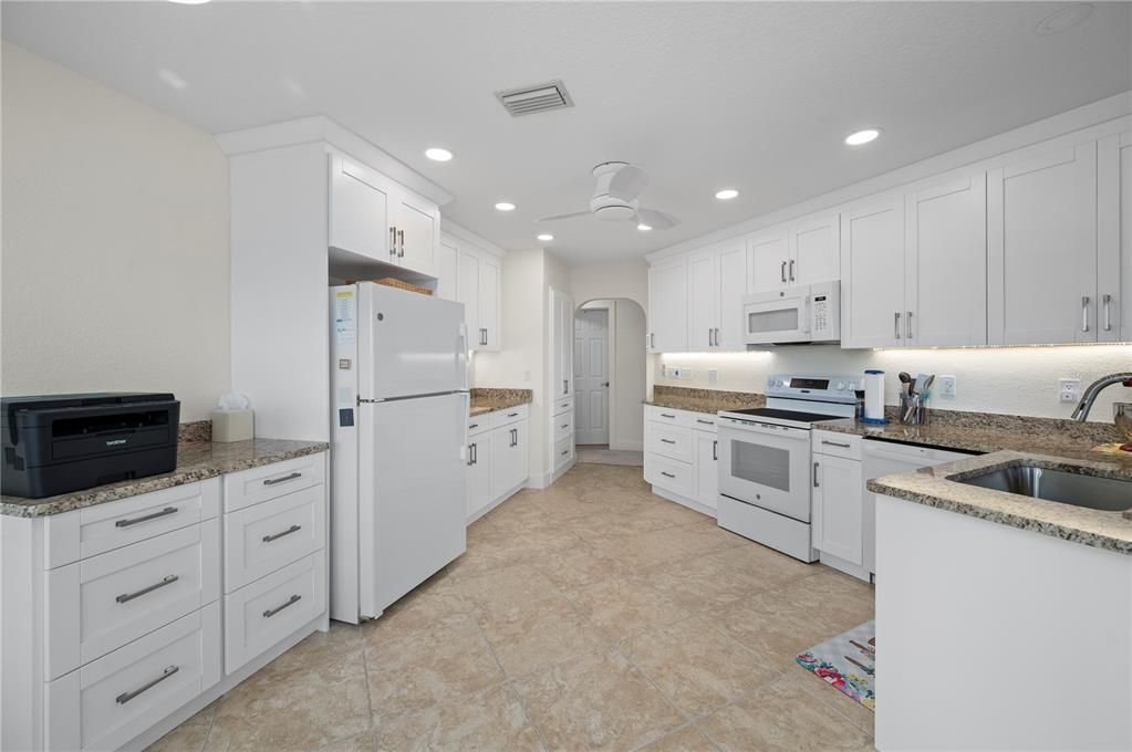 For Sale: $685,000 (3 beds, 2 baths, 1934 Square Feet)