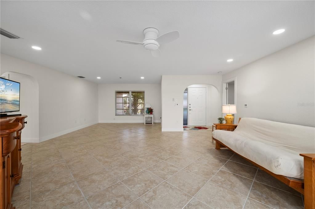 For Sale: $685,000 (3 beds, 2 baths, 1934 Square Feet)