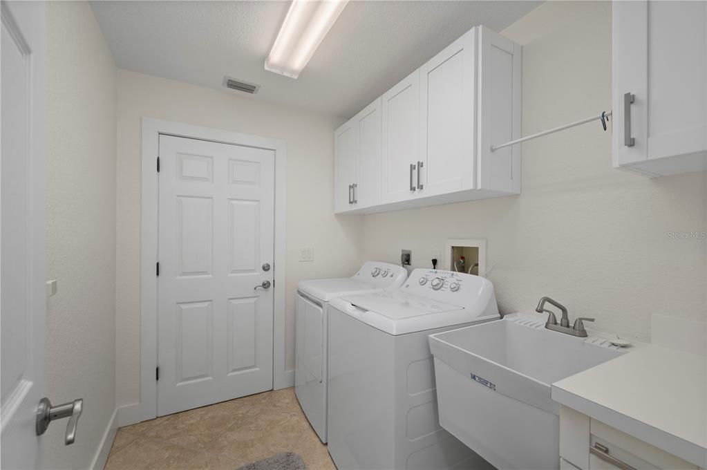 For Sale: $685,000 (3 beds, 2 baths, 1934 Square Feet)