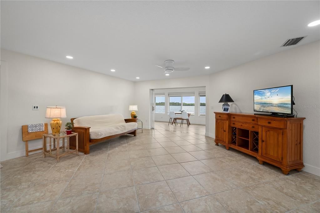 For Sale: $685,000 (3 beds, 2 baths, 1934 Square Feet)