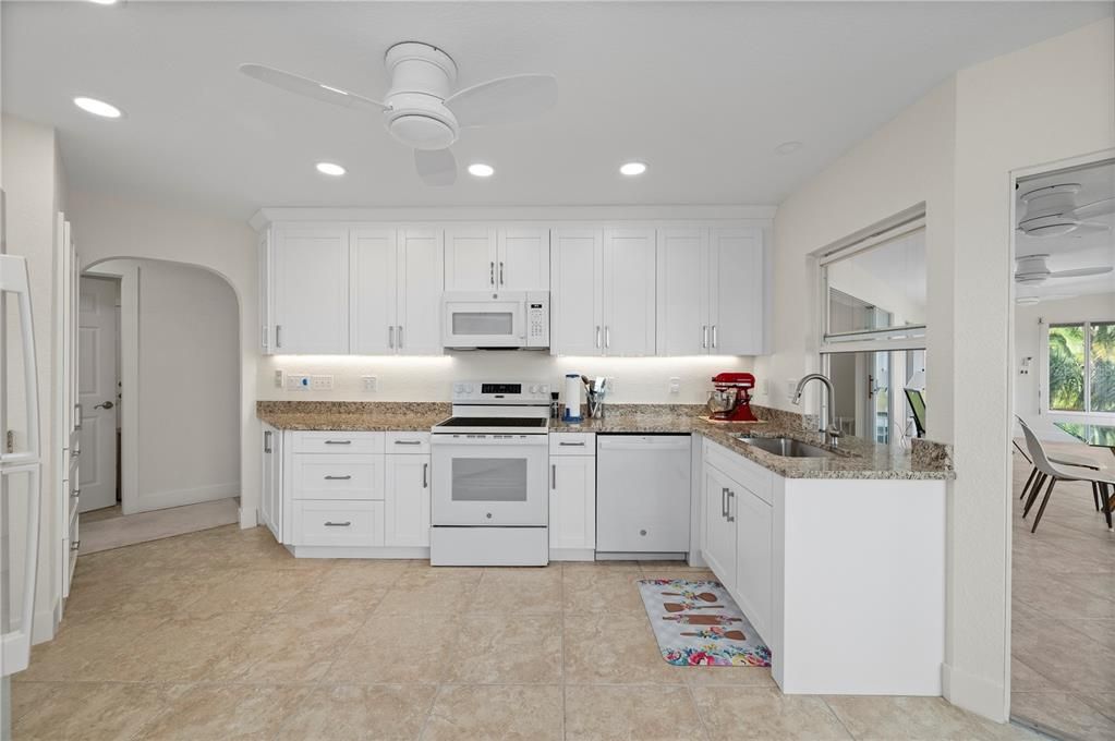 For Sale: $685,000 (3 beds, 2 baths, 1934 Square Feet)