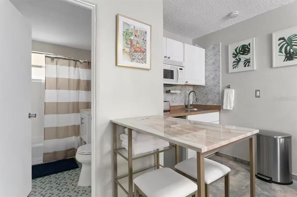 待售: $105,000 (0 贝兹, 1 浴室, 320 平方英尺)