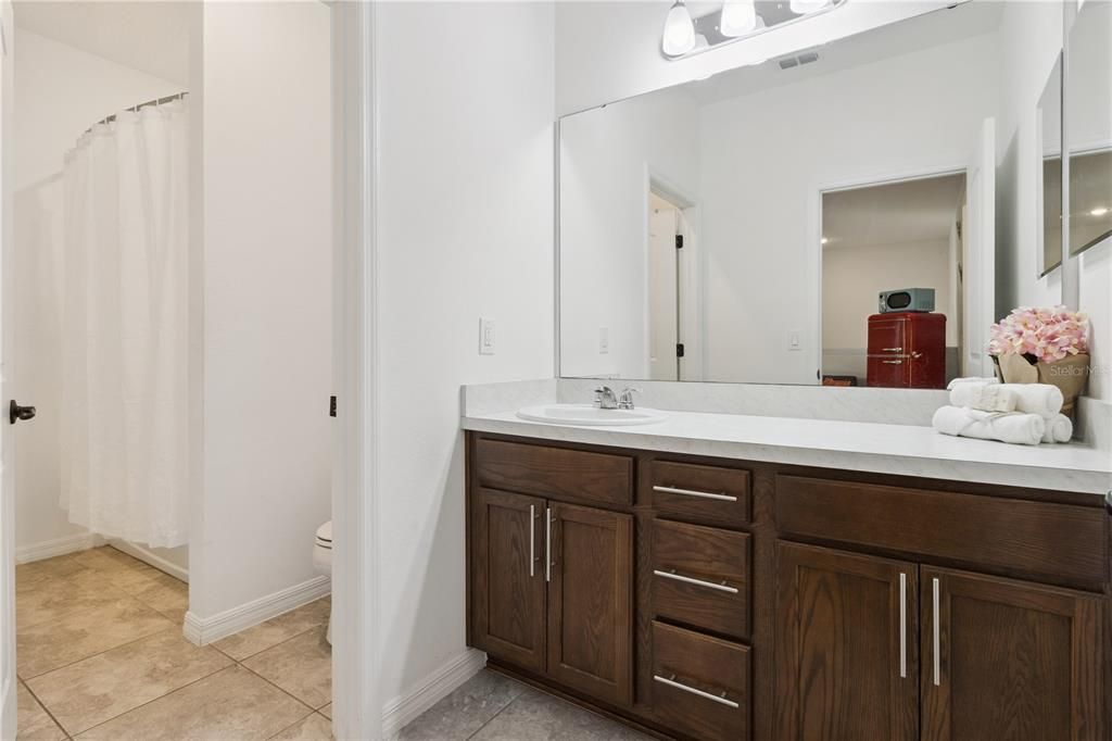 待售: $450,000 (4 贝兹, 2 浴室, 2314 平方英尺)