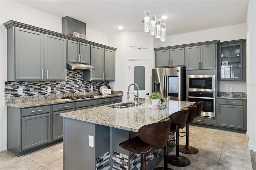 待售: $450,000 (4 贝兹, 2 浴室, 2314 平方英尺)