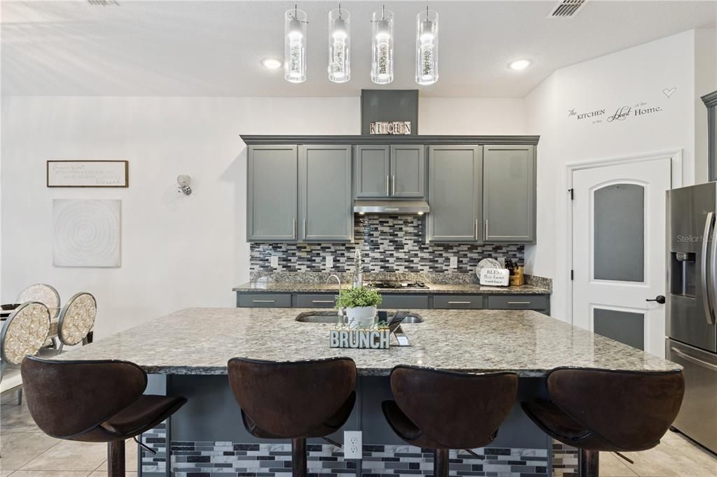 待售: $450,000 (4 贝兹, 2 浴室, 2314 平方英尺)