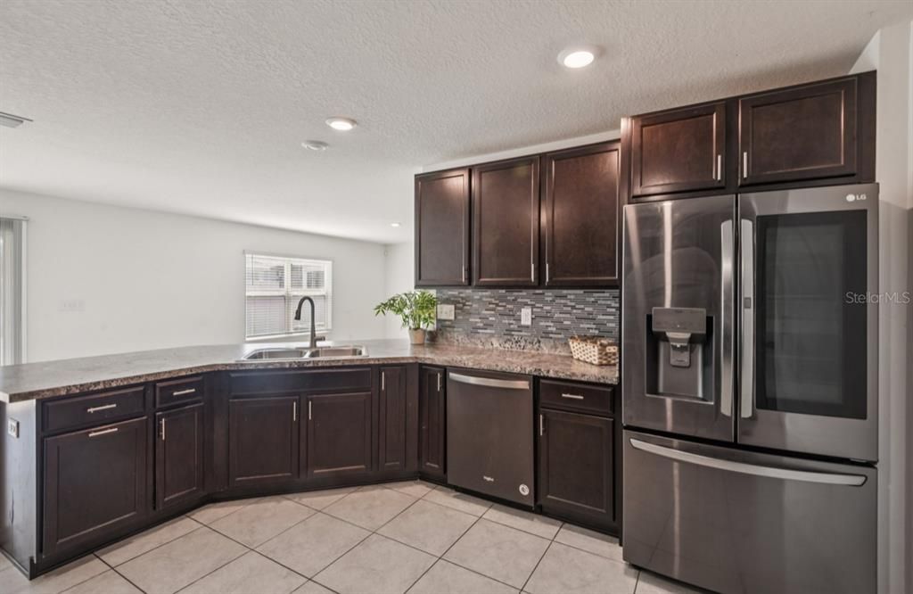 For Sale: $380,000 (4 beds, 2 baths, 2589 Square Feet)