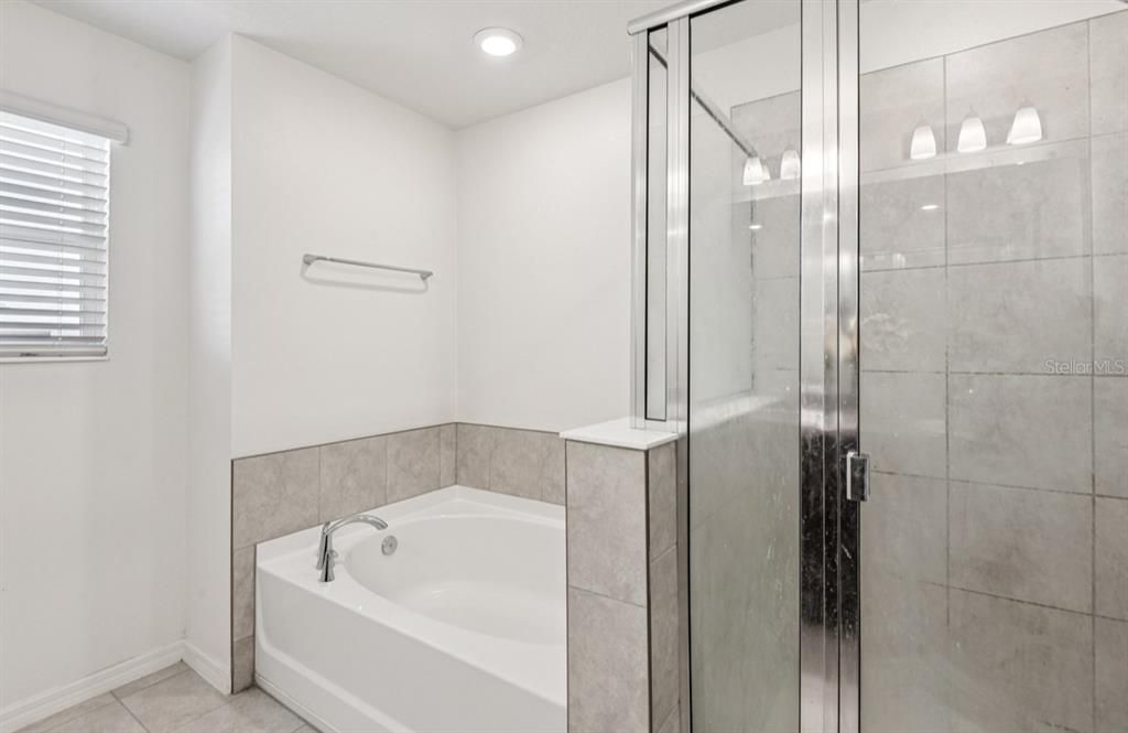 For Sale: $380,000 (4 beds, 2 baths, 2589 Square Feet)