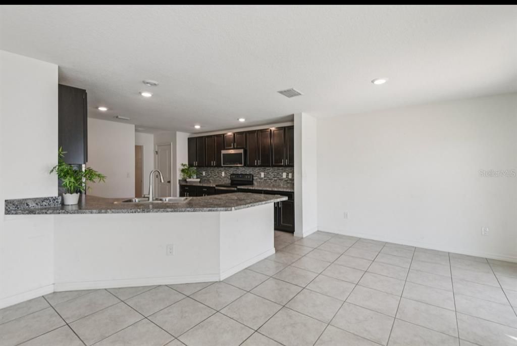 For Sale: $380,000 (4 beds, 2 baths, 2589 Square Feet)