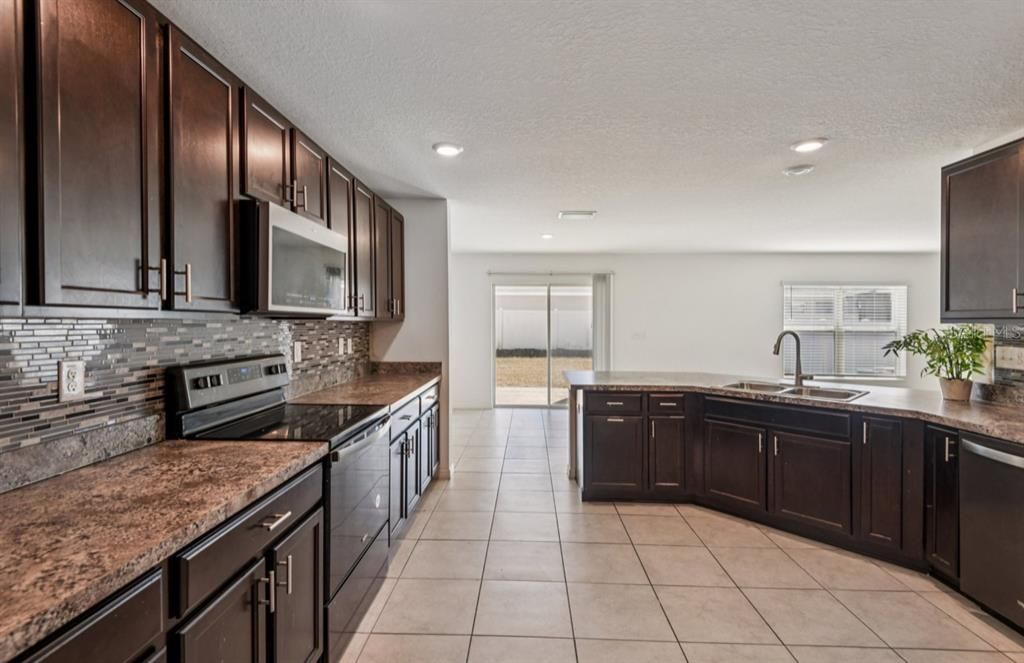 For Sale: $380,000 (4 beds, 2 baths, 2589 Square Feet)