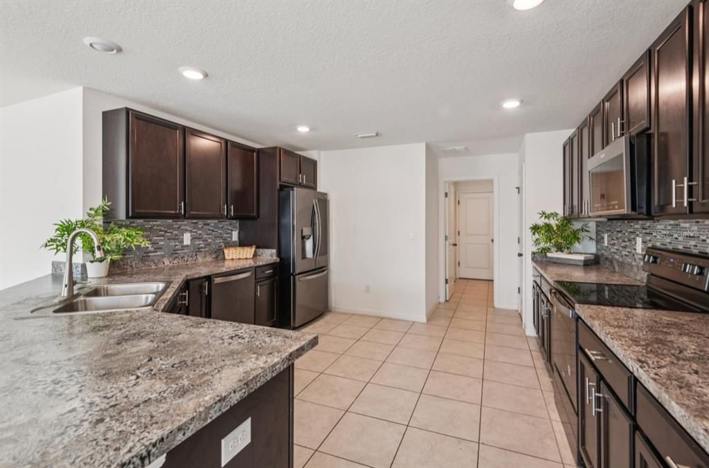 For Sale: $380,000 (4 beds, 2 baths, 2589 Square Feet)