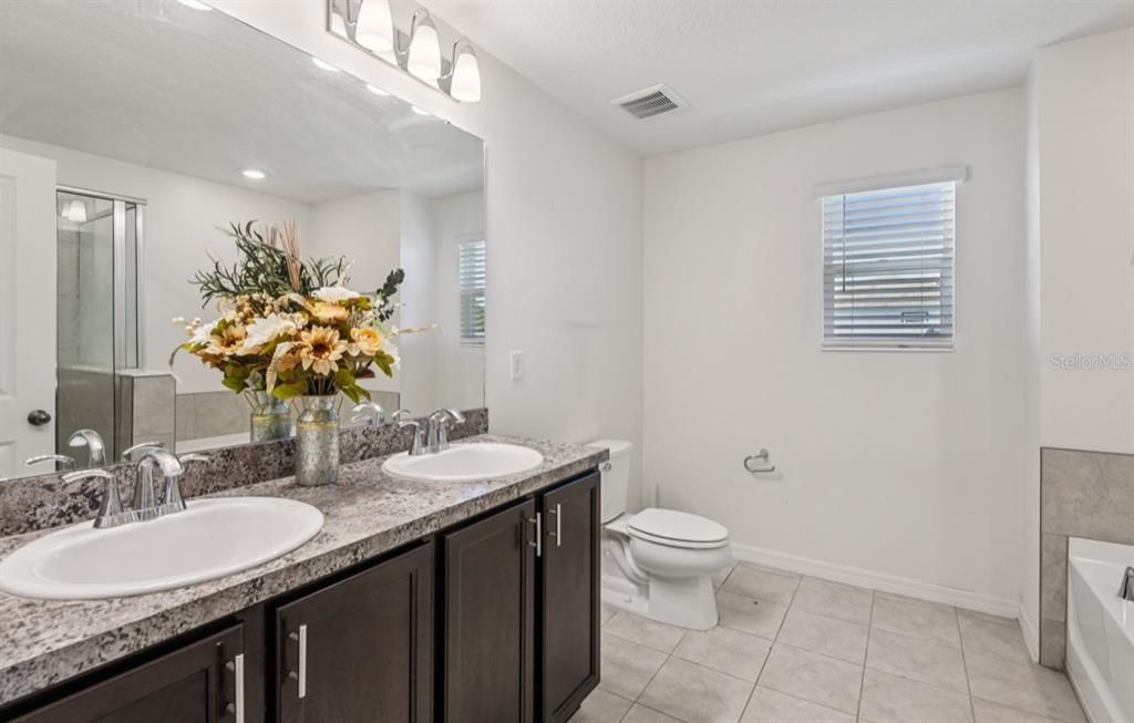 For Sale: $380,000 (4 beds, 2 baths, 2589 Square Feet)