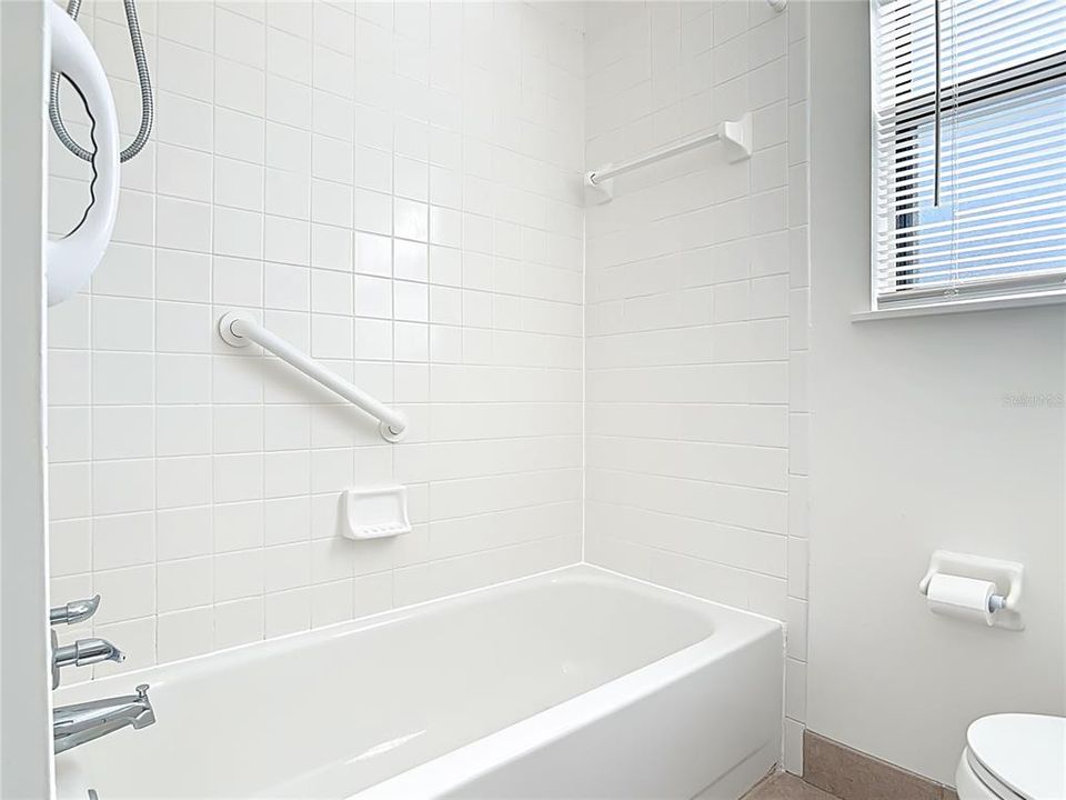 For Sale: $239,900 (2 beds, 1 baths, 675 Square Feet)