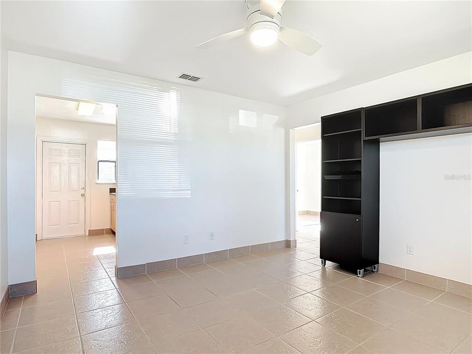 For Sale: $239,900 (2 beds, 1 baths, 675 Square Feet)