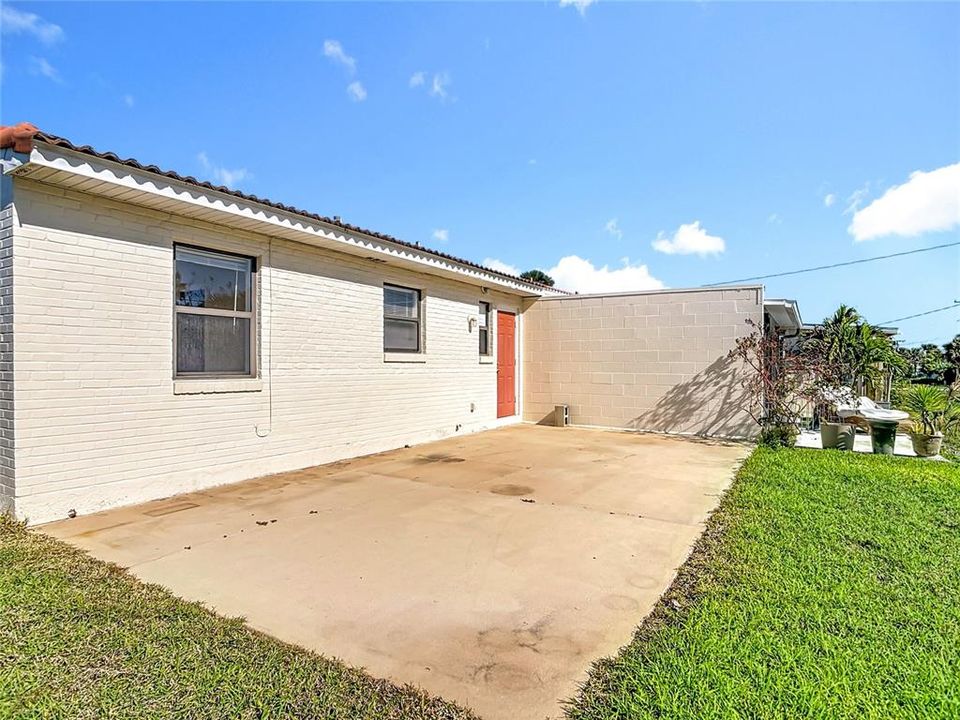 For Sale: $239,900 (2 beds, 1 baths, 675 Square Feet)