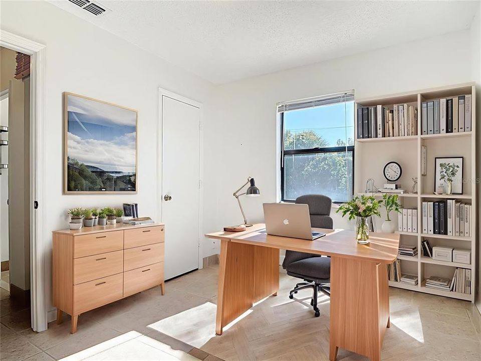 For Sale: $239,900 (2 beds, 1 baths, 675 Square Feet)