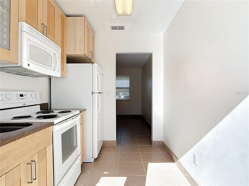 For Sale: $239,900 (2 beds, 1 baths, 675 Square Feet)