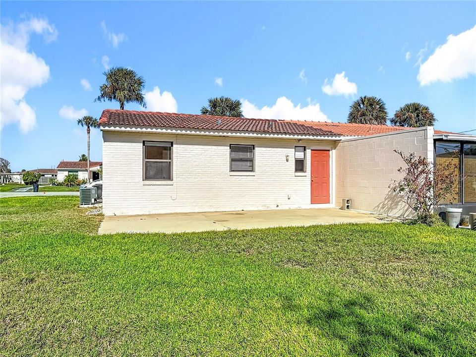 For Sale: $239,900 (2 beds, 1 baths, 675 Square Feet)