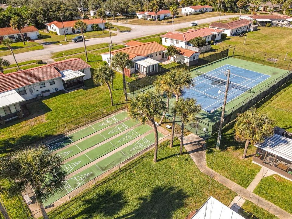 For Sale: $239,900 (2 beds, 1 baths, 675 Square Feet)